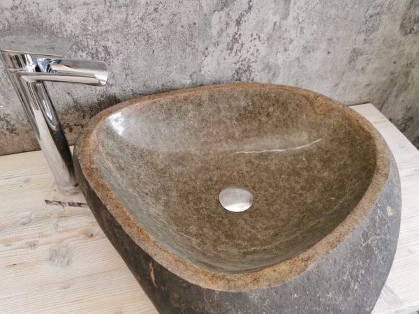 Nadgradni umivaonik od riječnog kamena dimenzija 58x54 cm
