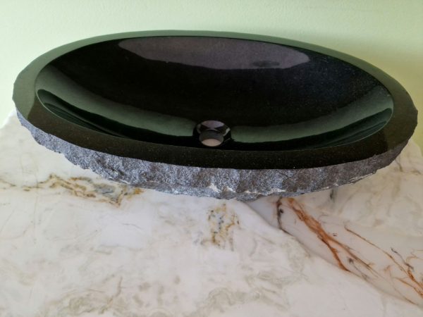 Ručno obrađeni granitni umivaonik dimenzija 56x36 cm 4