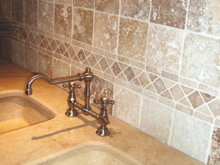 Sudoper od travertina primjer ugradnje kitchen sink